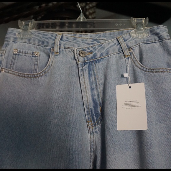 Asymmetrical Y2K Streetwear Mom Jeans - Picture 4 of 6